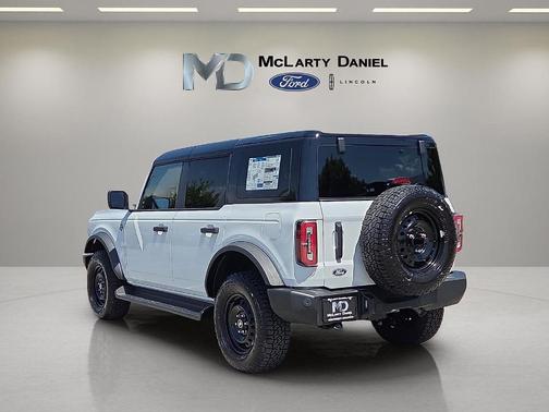 Oxford White 2026 Ford Bronco Outer Banks