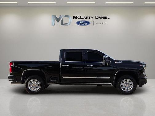 Black 2024 Chevrolet Silverado 2500 High Country