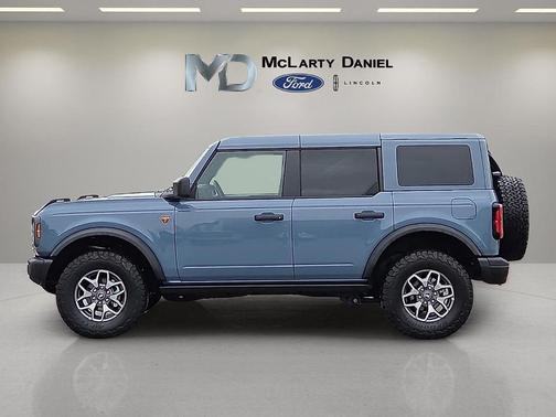 Azure / Gray Metallic 2025 Ford Bronco Badlands