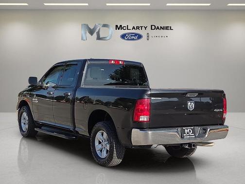 Brilliant Black Crystal Pearlcoat 2018 RAM 1500 ST
