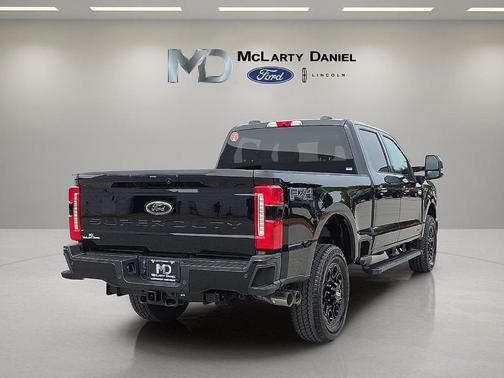 Agate Black Metallic 2026 Ford F-350 Lariat Super Duty