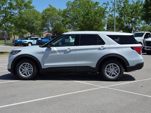 White Metallic 2026 Ford Explorer Active