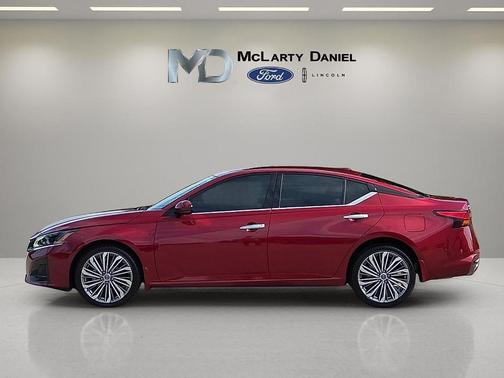 Scarlet Ember 2023 Nissan Altima 2.5 SL