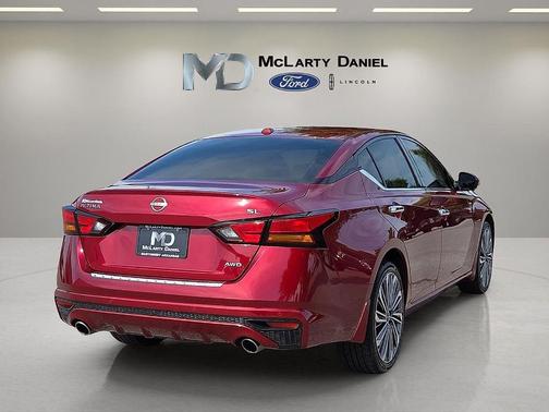 Scarlet Ember 2023 Nissan Altima 2.5 SL