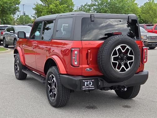 Hot Pepper Red Metallic Tinted Clearcoat 2023 Ford Bronco Outer Banks