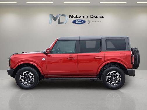 Hot Pepper Red Metallic Tinted Clearcoat 2023 Ford Bronco Outer Banks
