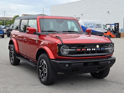Hot Pepper Red Metallic Tinted Clearcoat 2023 Ford Bronco Outer Banks