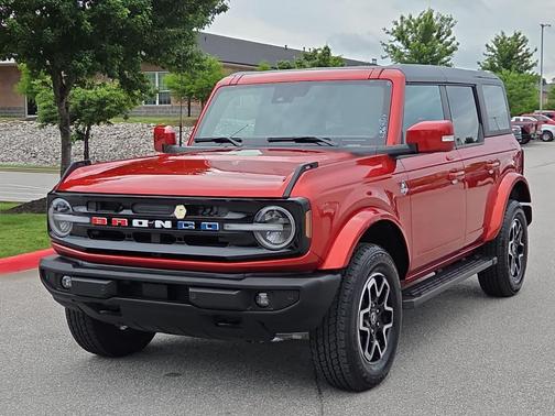 Hot Pepper Red Metallic Tinted Clearcoat 2023 Ford Bronco Outer Banks