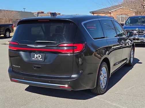 2023 Chrysler Pacifica Touring-L