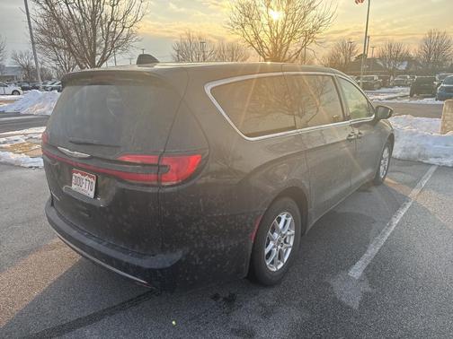 2023 Chrysler Pacifica Touring-L