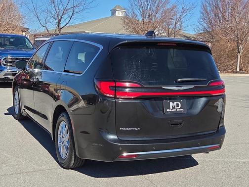 2023 Chrysler Pacifica Touring-L