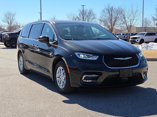 2023 Chrysler Pacifica Touring-L