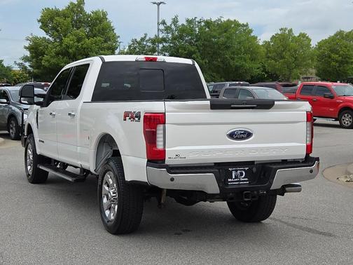 White Platinum Clearcoat Metallic 2017 Ford F-250 Lariat