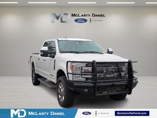 White Platinum Clearcoat Metallic 2017 Ford F-250 Lariat