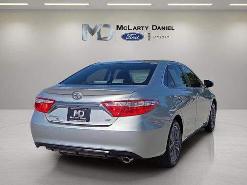 Celestial Silver Metallic 2017 Toyota Camry SE