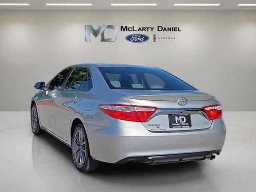 Celestial Silver Metallic 2017 Toyota Camry SE