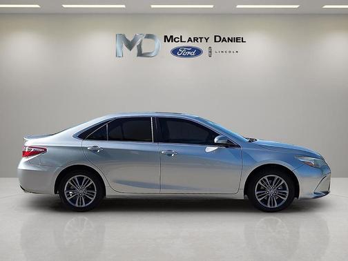 Celestial Silver Metallic 2017 Toyota Camry SE