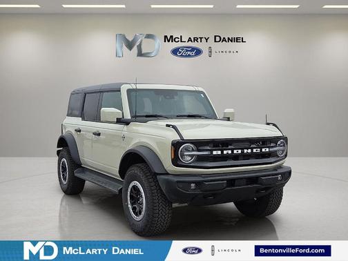 Desert Sand 2026 Ford Bronco Outer Banks
