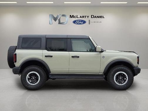 Desert Sand 2026 Ford Bronco Outer Banks