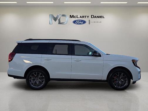 Oxford White 2025 Ford Expedition Platinum