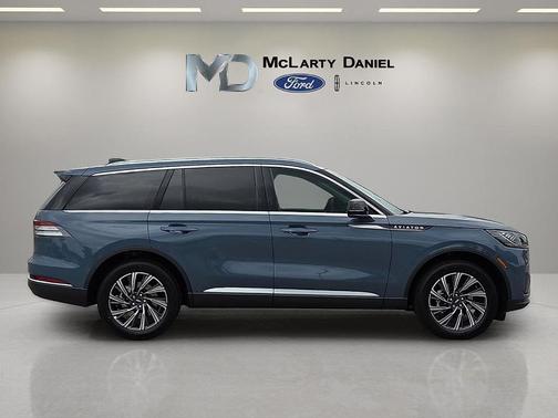 Blue Metallic 2026 Lincoln Aviator Premiere