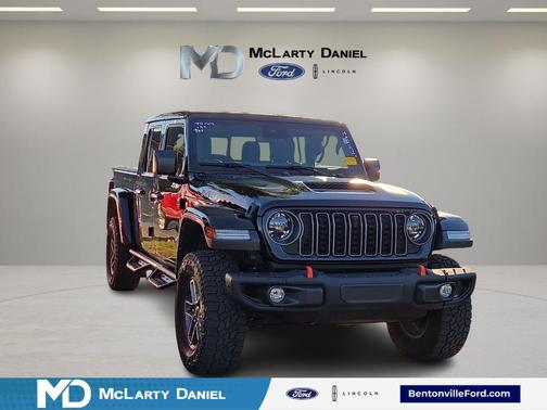 Black Clearcoat 2025 Jeep Gladiator Mojave