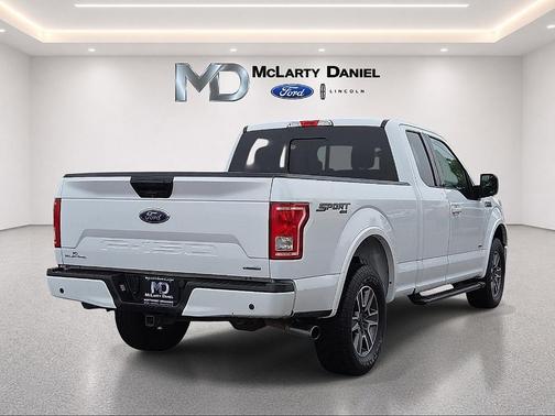 Oxford White 2017 Ford F-150 XLT