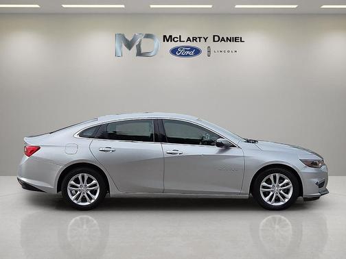Silver Ice Metallic 2017 Chevrolet Malibu 1LT