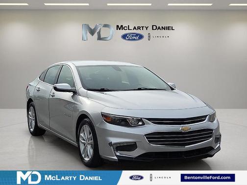 Silver Ice Metallic 2017 Chevrolet Malibu 1LT