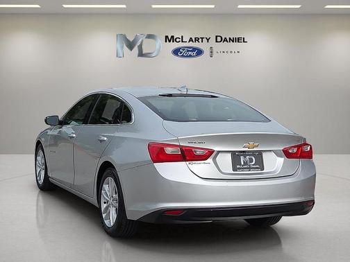 Silver Ice Metallic 2017 Chevrolet Malibu 1LT