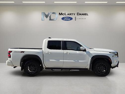Glacier White 2022 Nissan Frontier PRO-4X