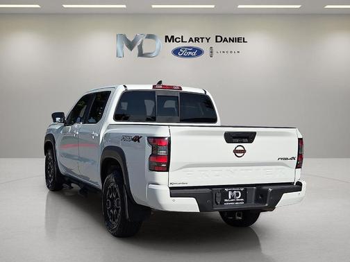 Glacier White 2022 Nissan Frontier PRO-4X