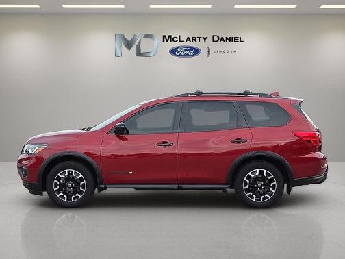 2020 Nissan Pathfinder SL