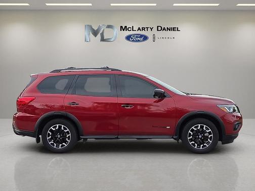 2020 Nissan Pathfinder SL