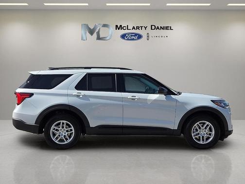 Space White Metallic 2026 Ford Explorer Active
