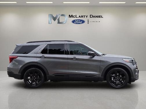 Carbonized Gray Metallic 2023 Ford Explorer ST-Line