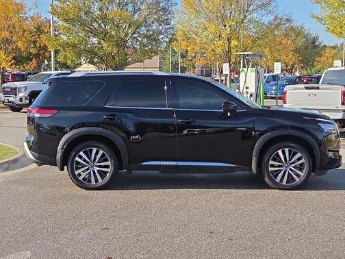 2022 Nissan Pathfinder Platinum
