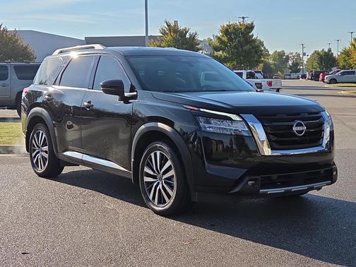 2022 Nissan Pathfinder Platinum