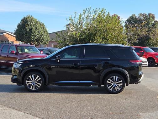 2022 Nissan Pathfinder Platinum