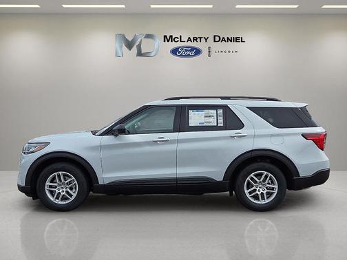Space White Metallic 2026 Ford Explorer Active