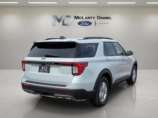 Space White Metallic 2026 Ford Explorer Active