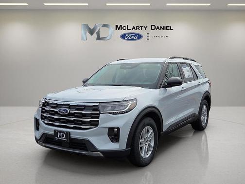 Space White Metallic 2026 Ford Explorer Active