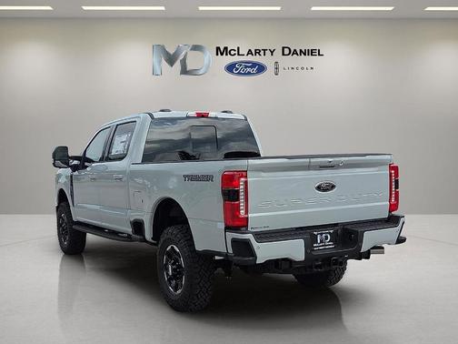 Avalanche 2026 Ford F-350 Lariat Super Duty