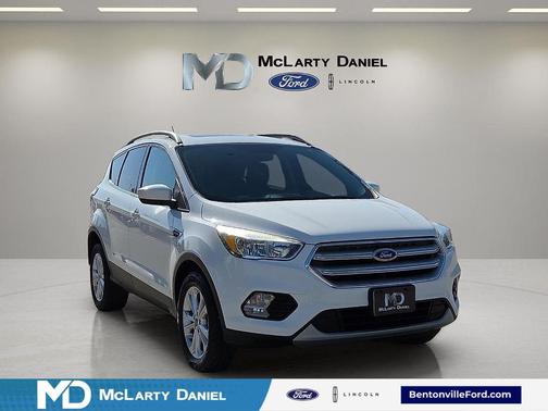 Oxford White 2018 Ford Escape SE