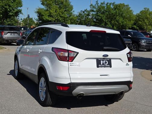 Oxford White 2018 Ford Escape SE