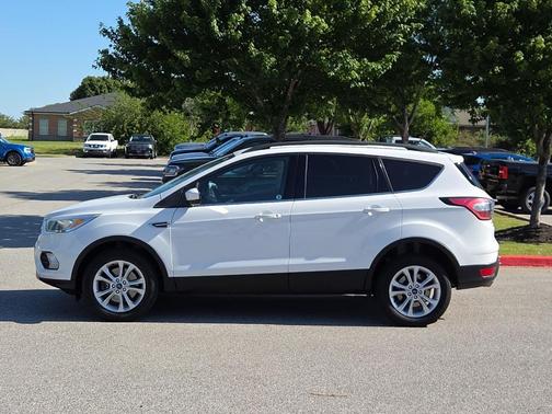 Oxford White 2018 Ford Escape SE