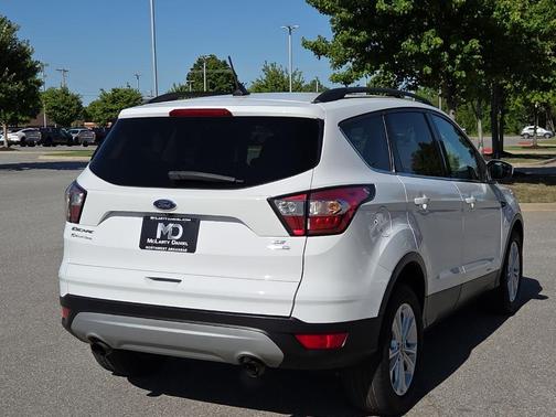 Oxford White 2018 Ford Escape SE