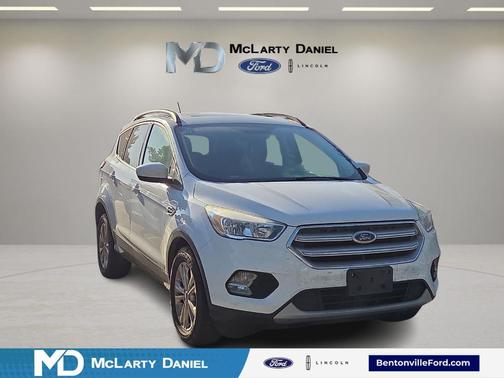 Oxford White 2018 Ford Escape SE