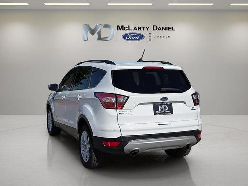 Oxford White 2018 Ford Escape SE