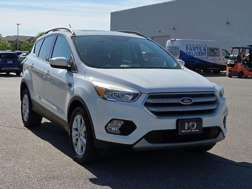 Oxford White 2018 Ford Escape SE